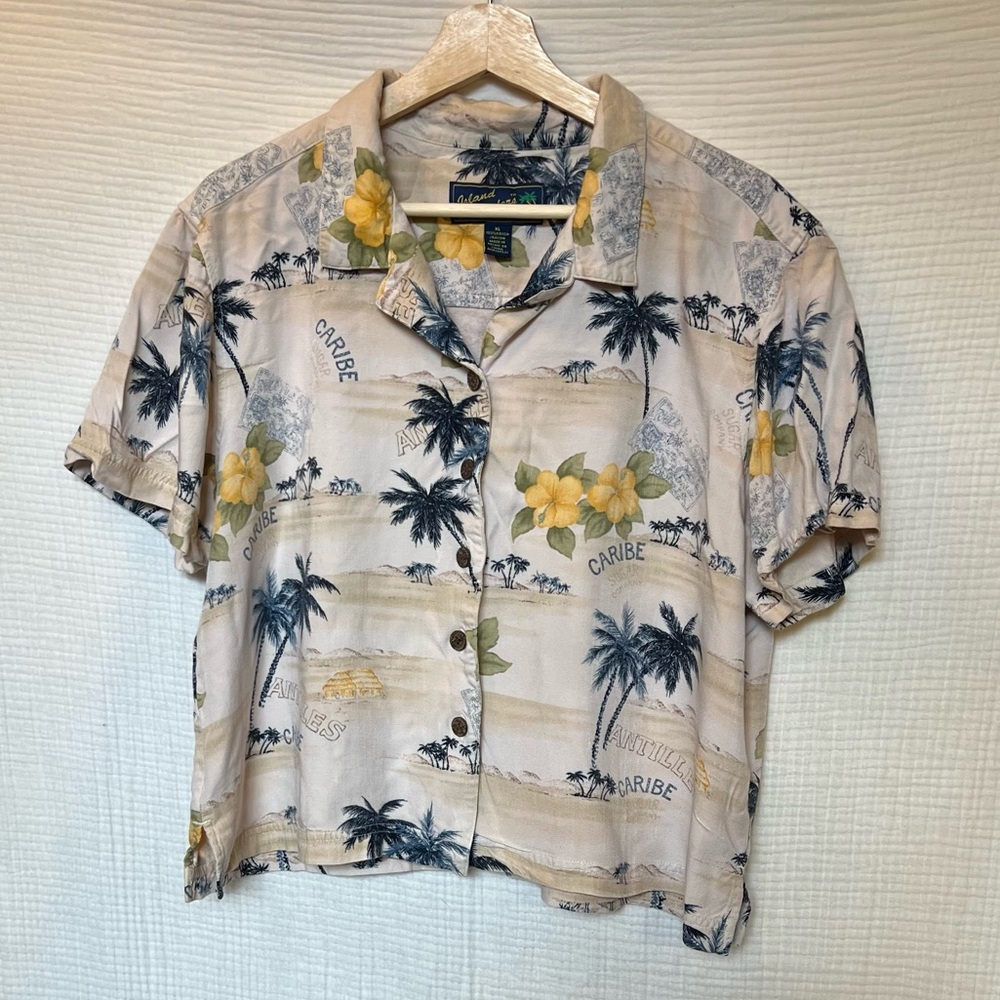 Coastal cropped button down 🥥